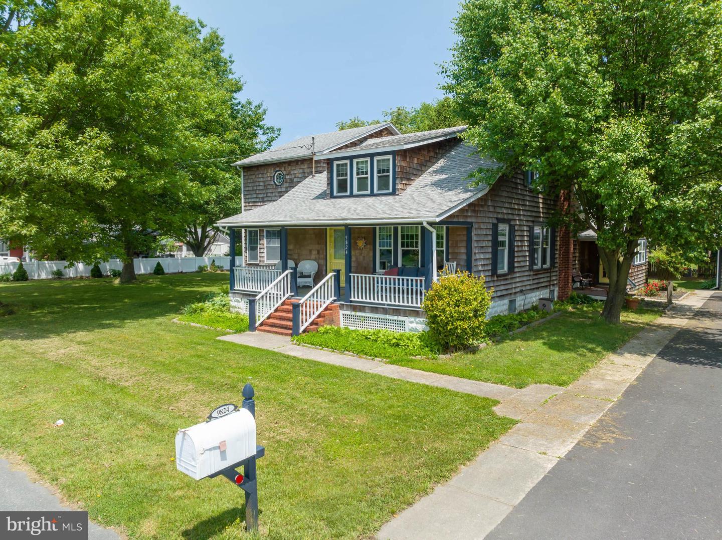 9824 CANTERBURY ROAD