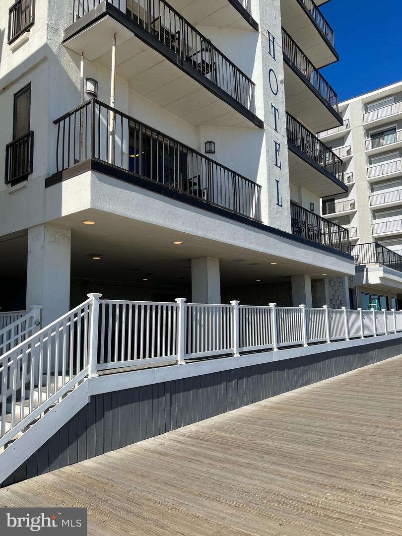 511 N Boardwalk #C-E