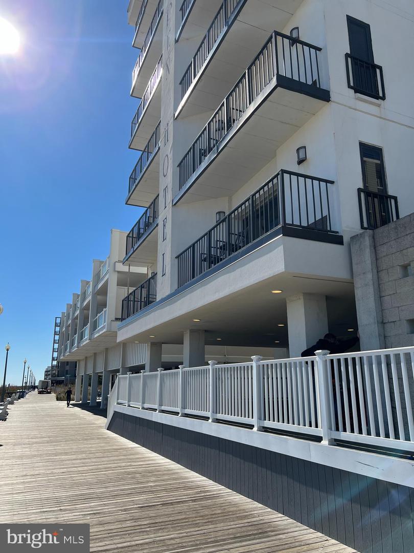 511 N Boardwalk #C-E