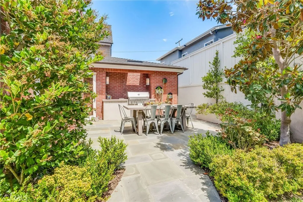 533 Brooks Street