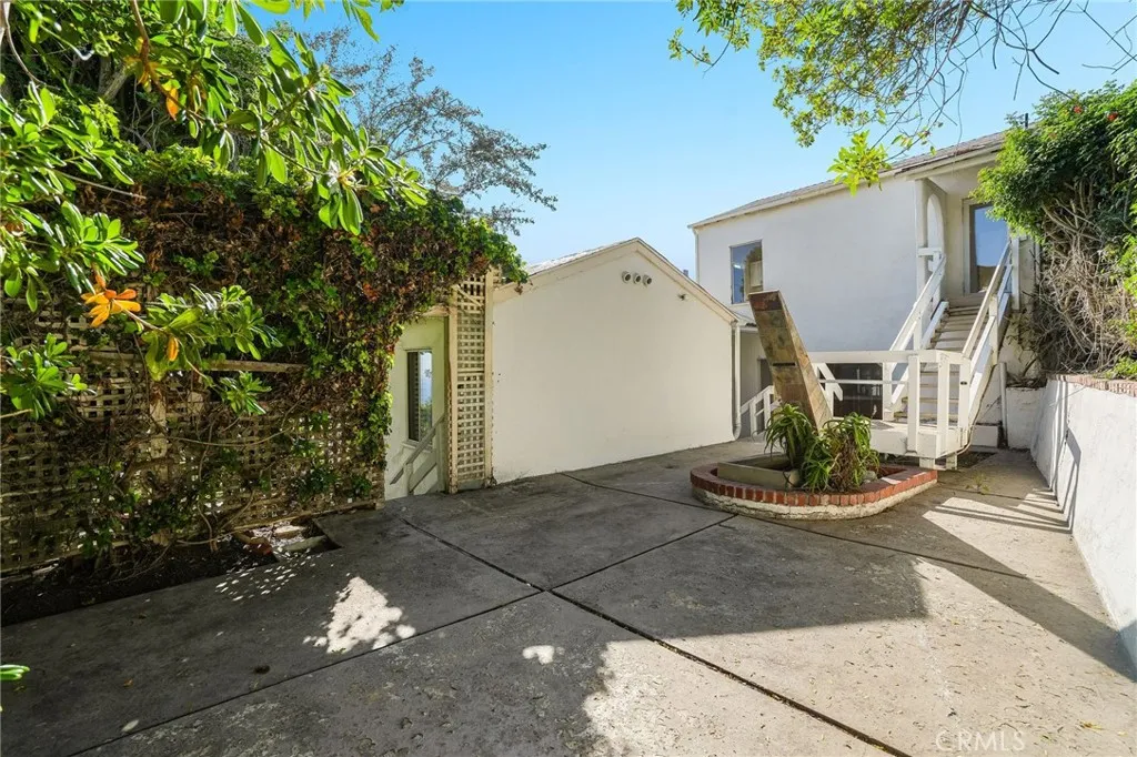 750 Coast View Drive