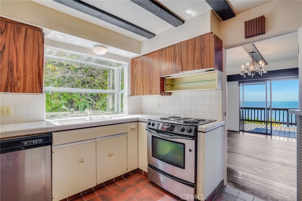 1811 Ocean Way