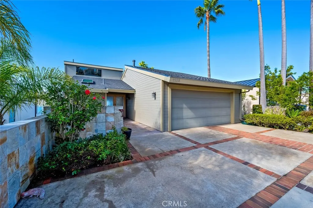 1135 Katella Street