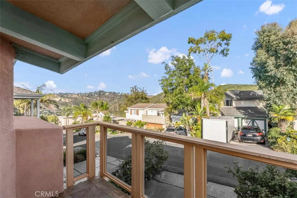 1325 La Mirada Street