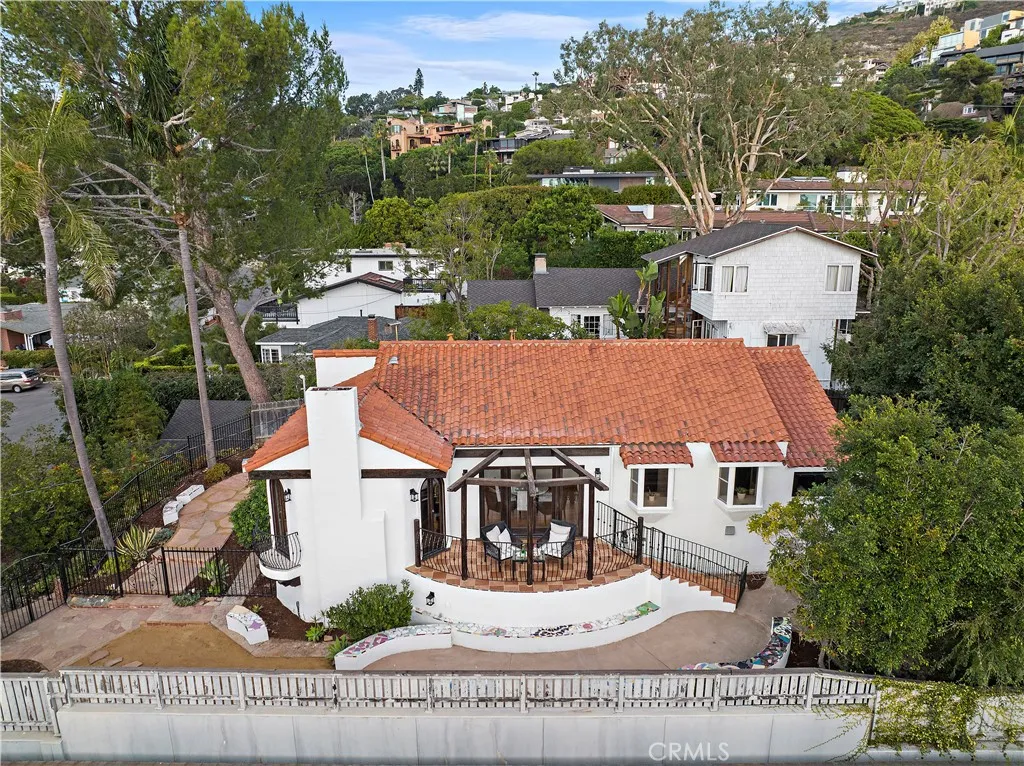 477 Center Street