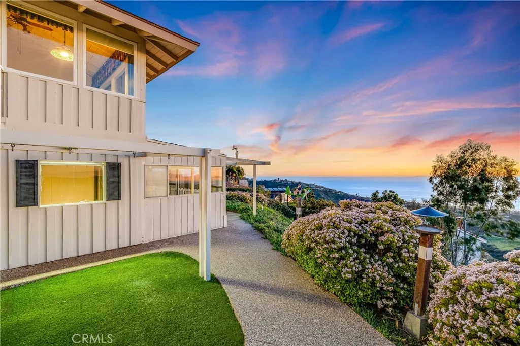 2925 Zell Drive