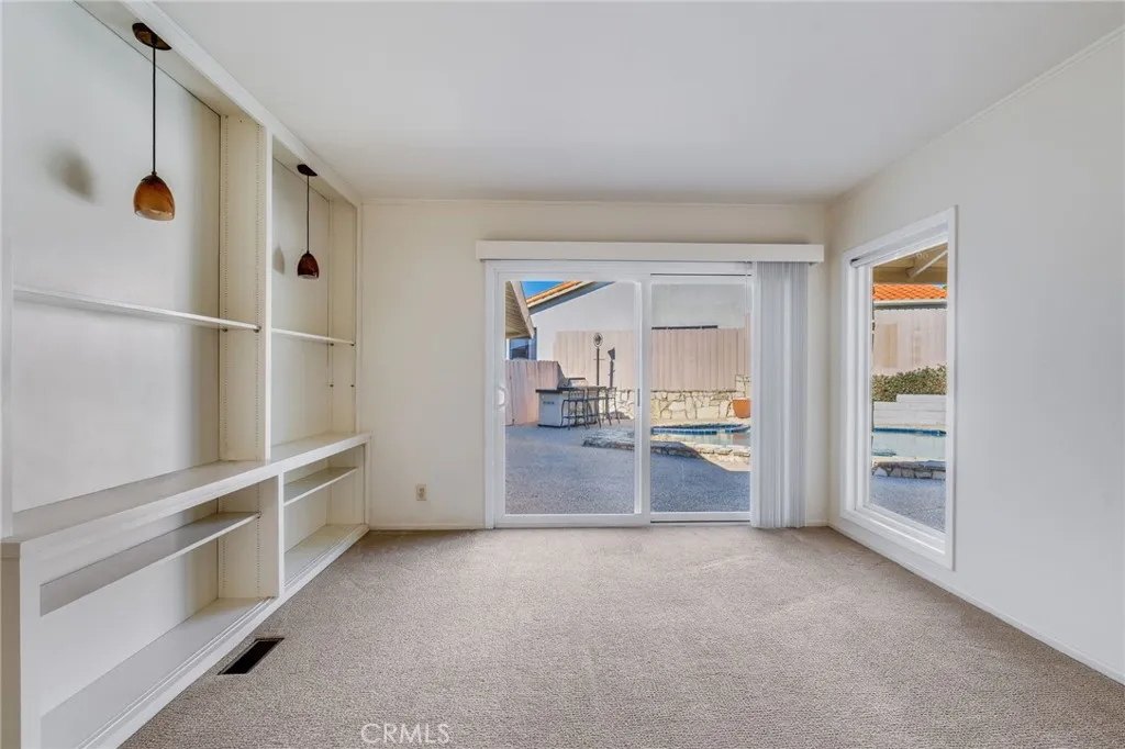 2925 Zell Drive