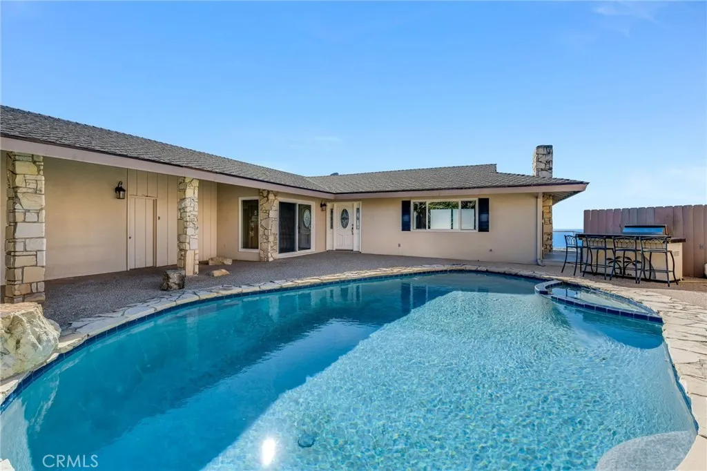 2925 Zell Drive
