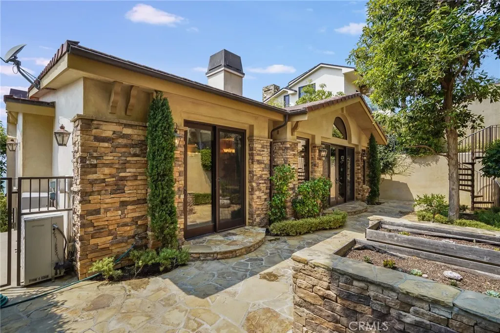 2320 Crestview Drive