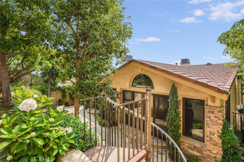 2320 Crestview Drive