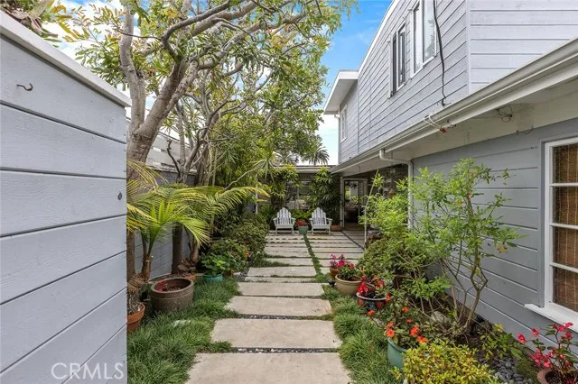 1445 Santa Cruz Street