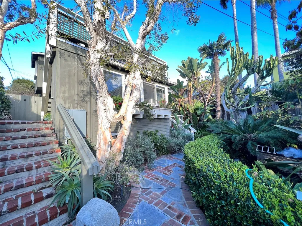1742 Catalina Unit B