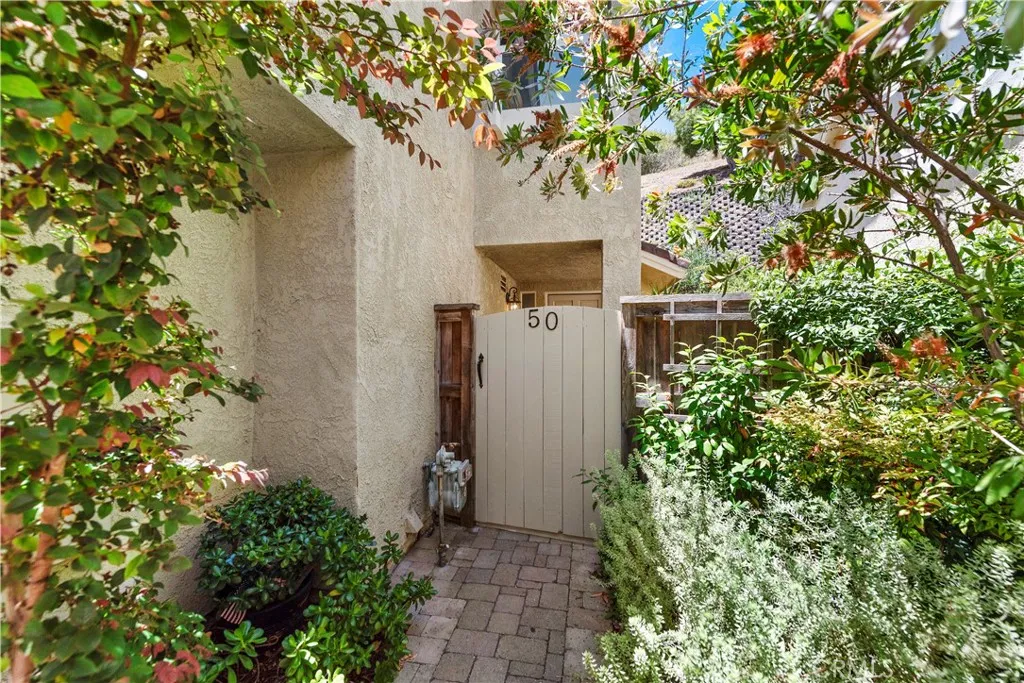 50 La Costa Court