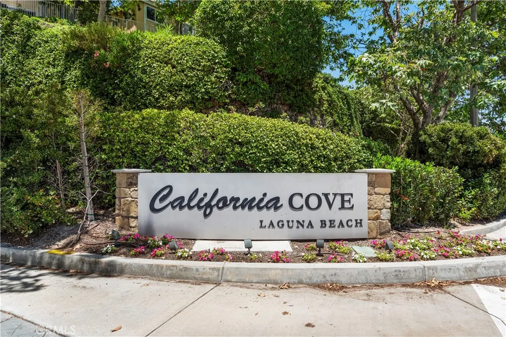 50 La Costa Court