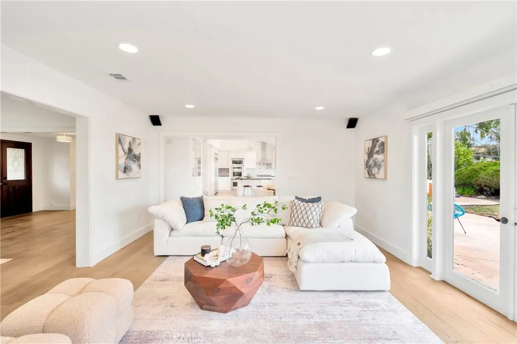 3043 Mountain View Drive