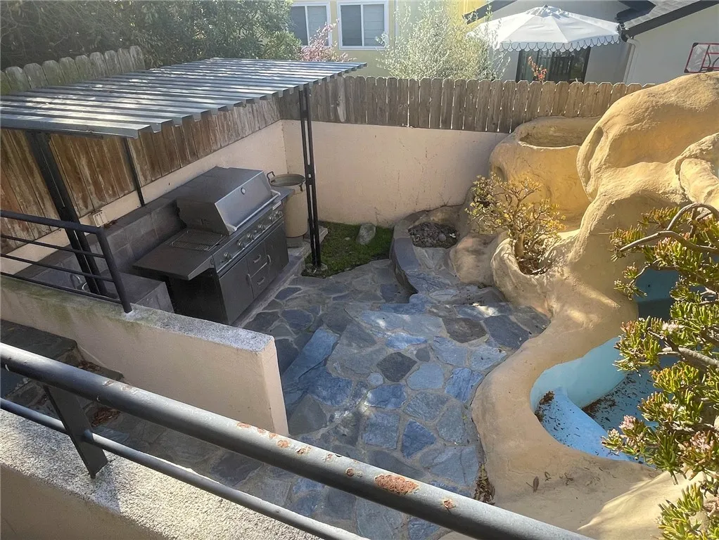 989 Miramar Street