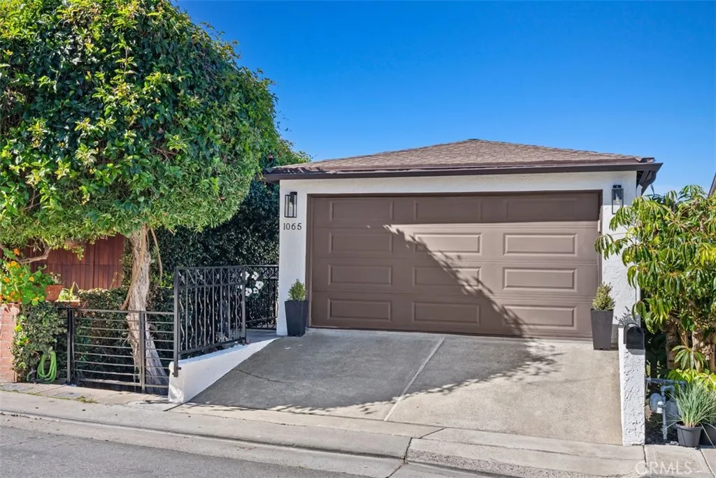 1065 Santa Ana Street
