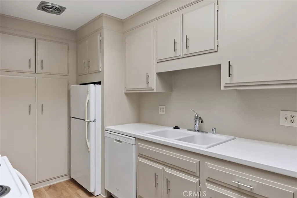 2111 Via Puerta #p
