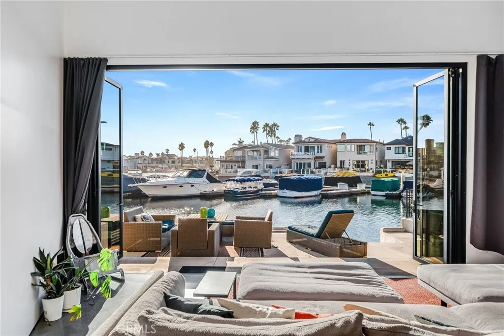 22 Balboa Coves