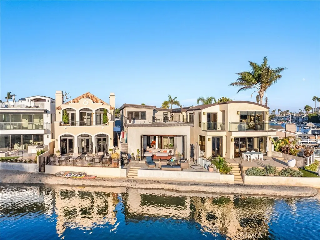 22 Balboa Coves
