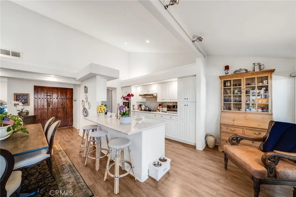 502 Avenida Largo