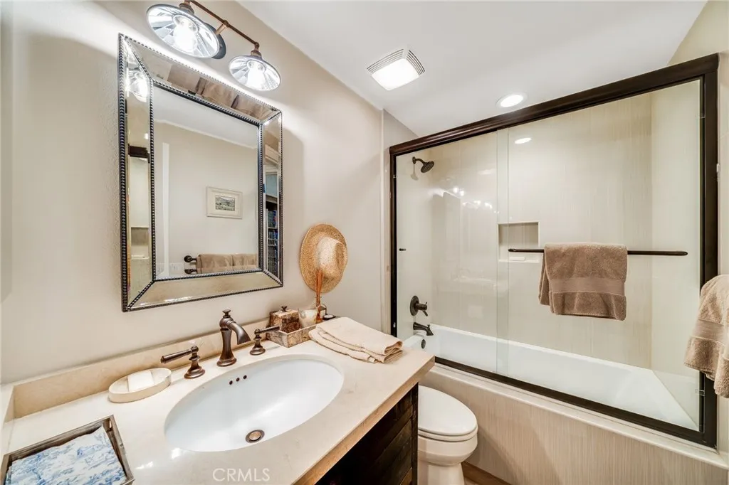 502 Avenida Largo
