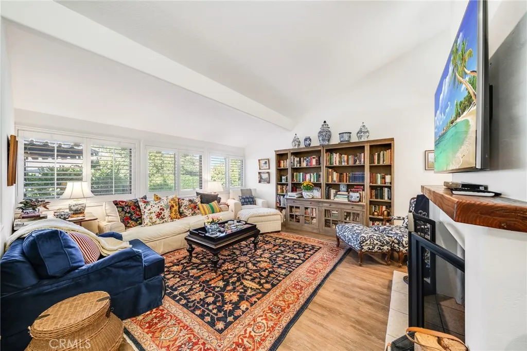 502 Avenida Largo