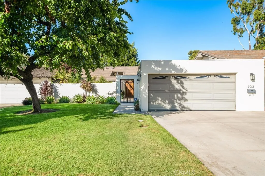 502 Avenida Largo