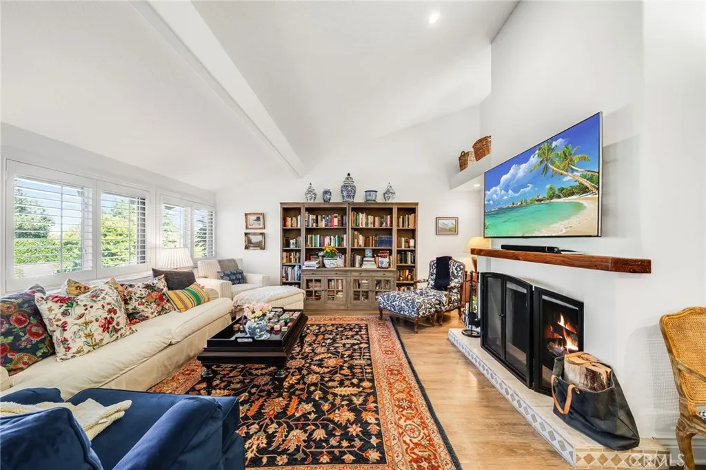 502 Avenida Largo