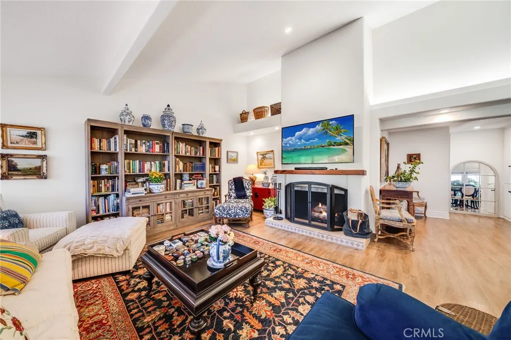 502 Avenida Largo