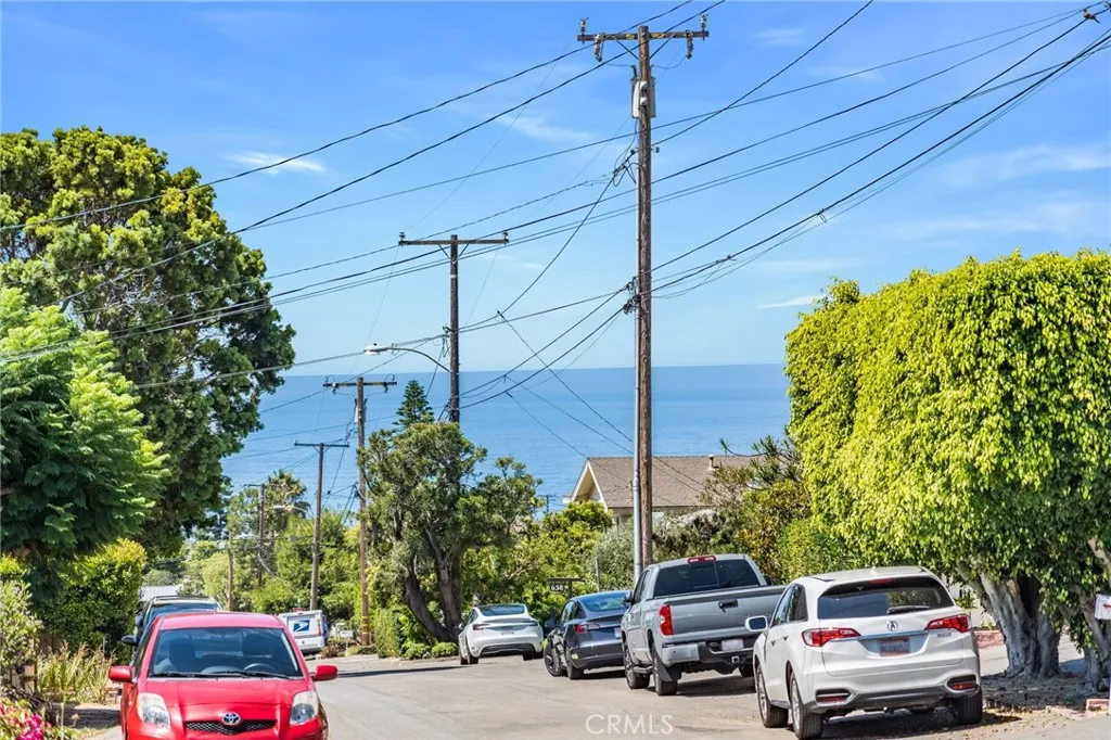 685 Seaview Street