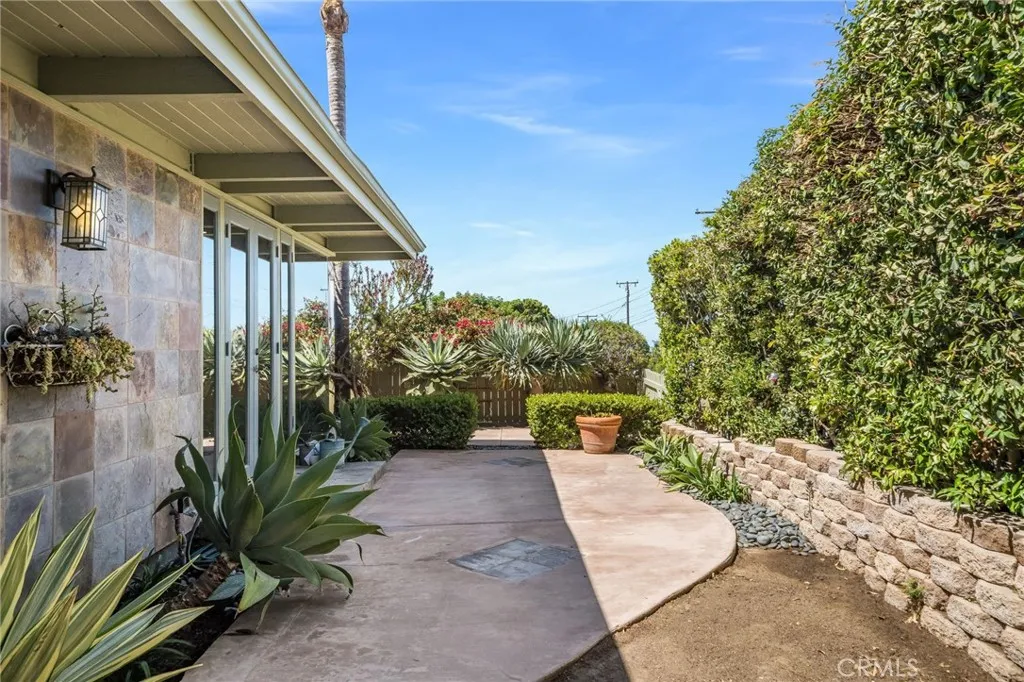 685 Seaview Street