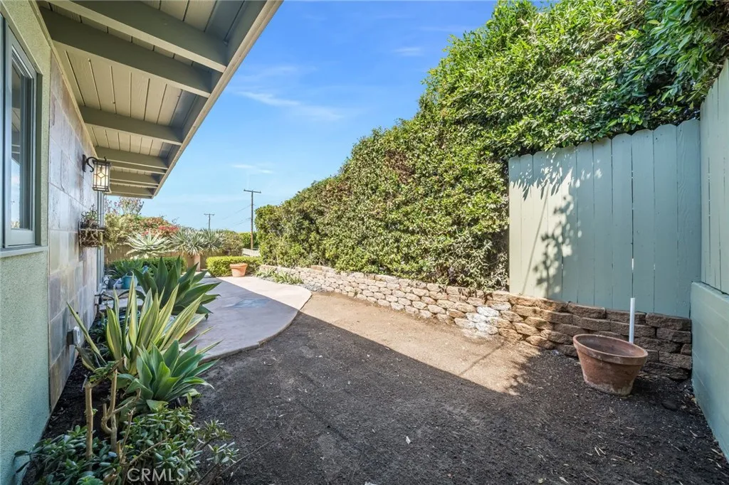 685 Seaview Street
