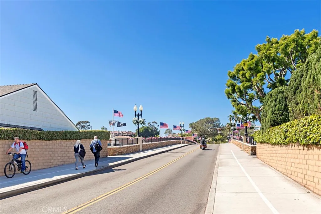 200 E Balboa Boulevard