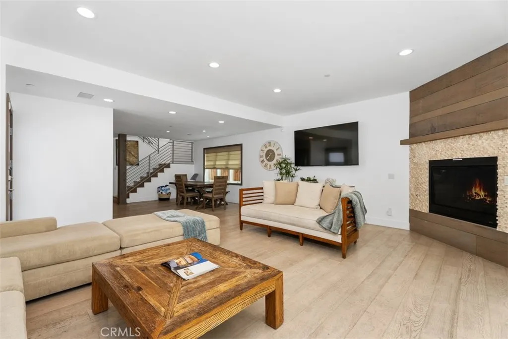 200 E Balboa Boulevard