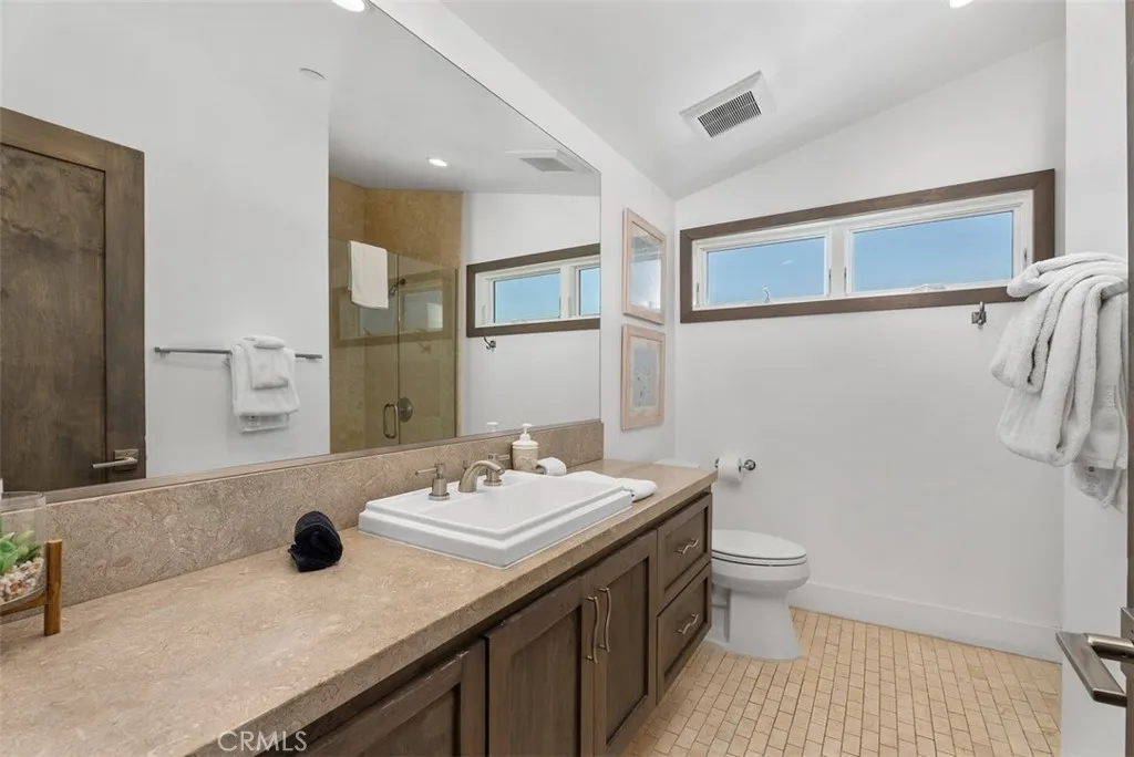 200 E Balboa Boulevard