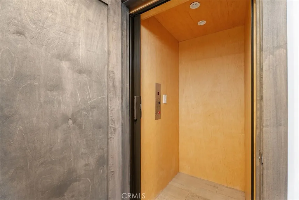 200 E Balboa Boulevard