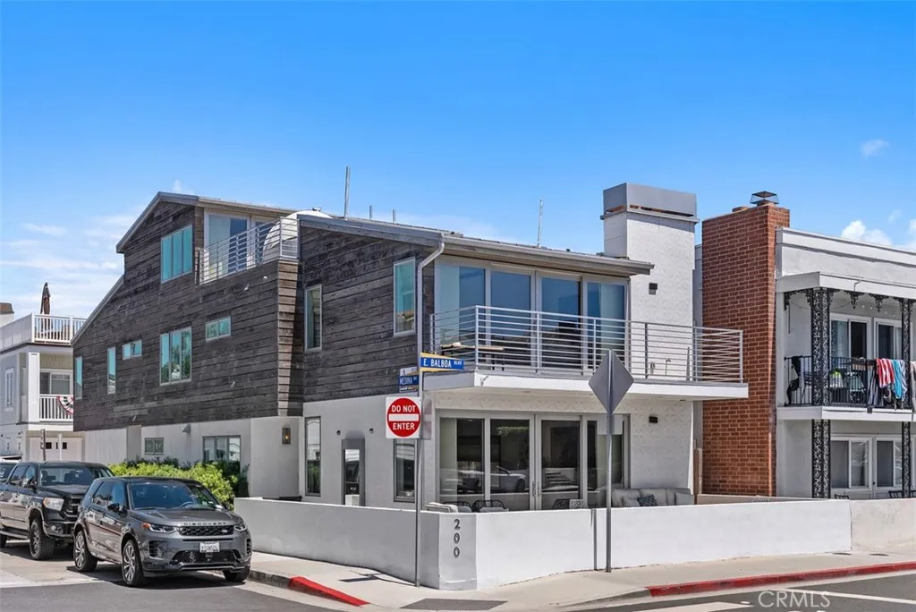 200 E Balboa Boulevard