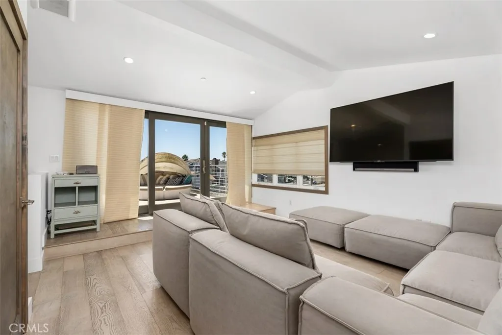 200 E Balboa Boulevard