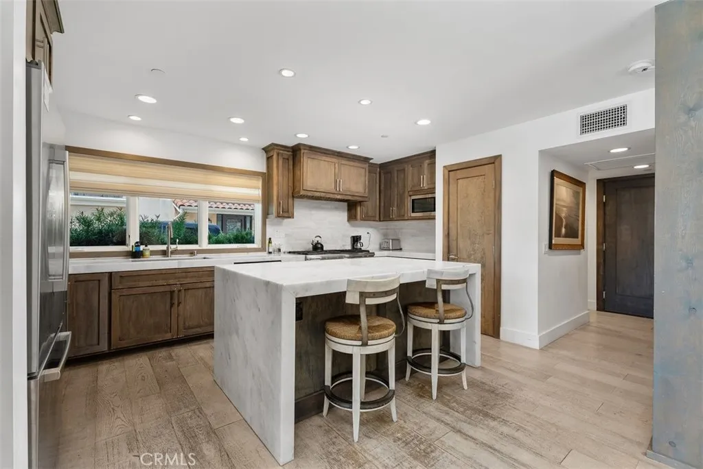 200 E Balboa Boulevard