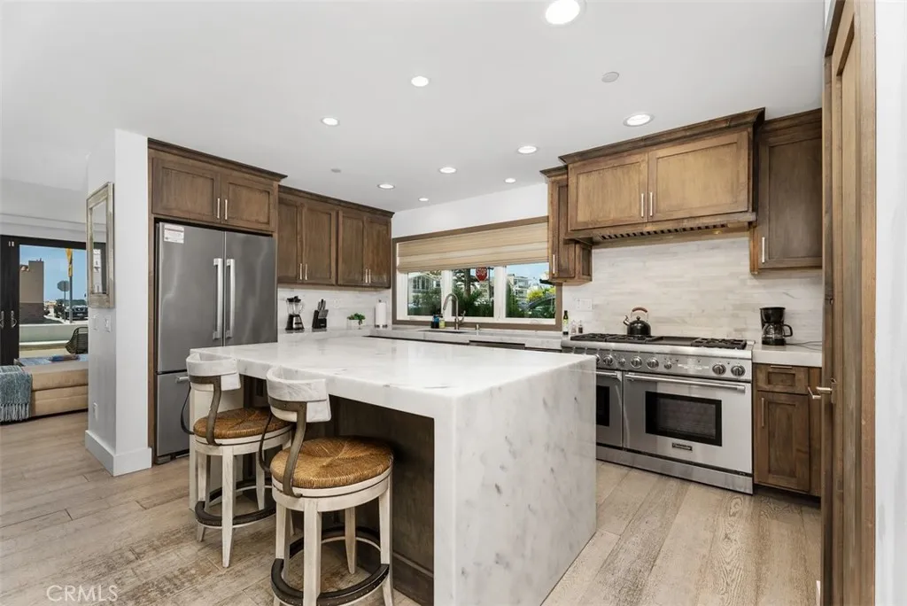 200 E Balboa Boulevard