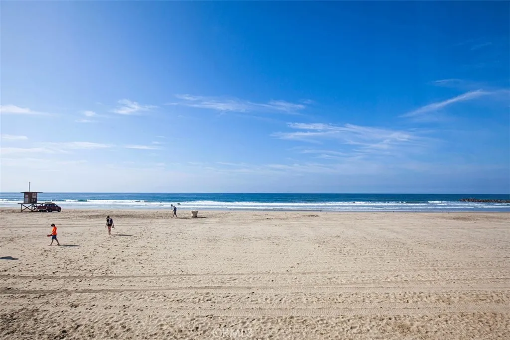 200 E Balboa Boulevard