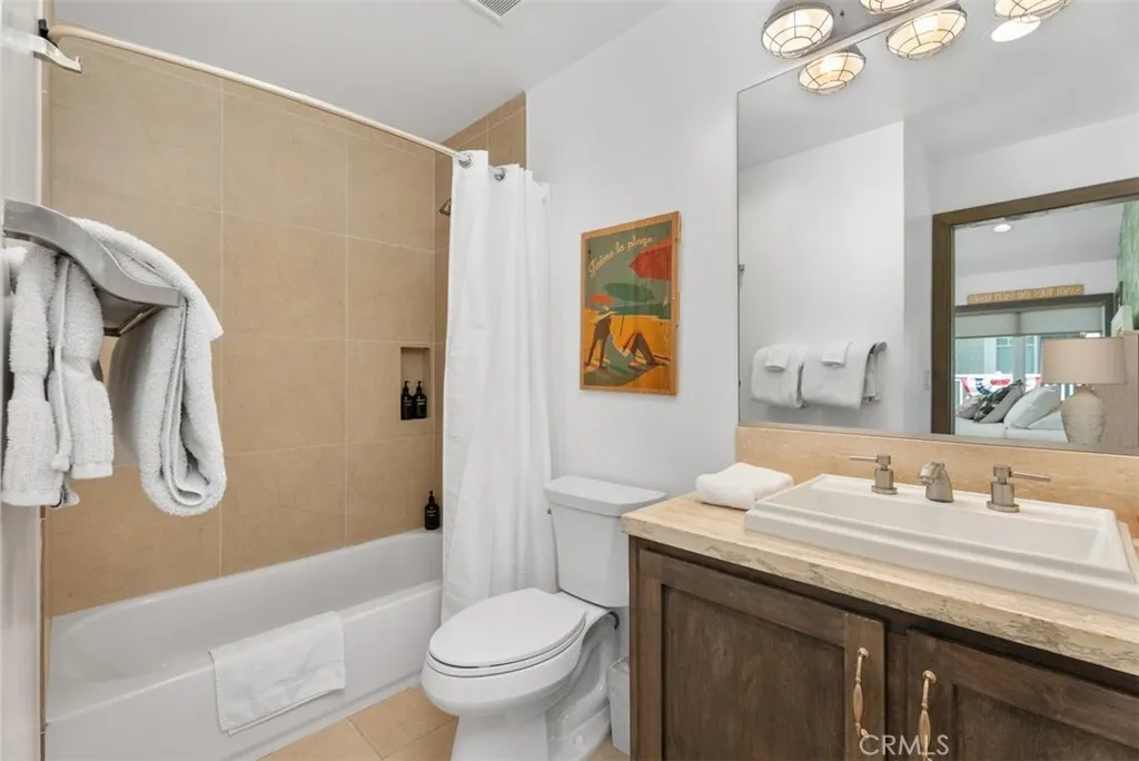 200 E Balboa Boulevard