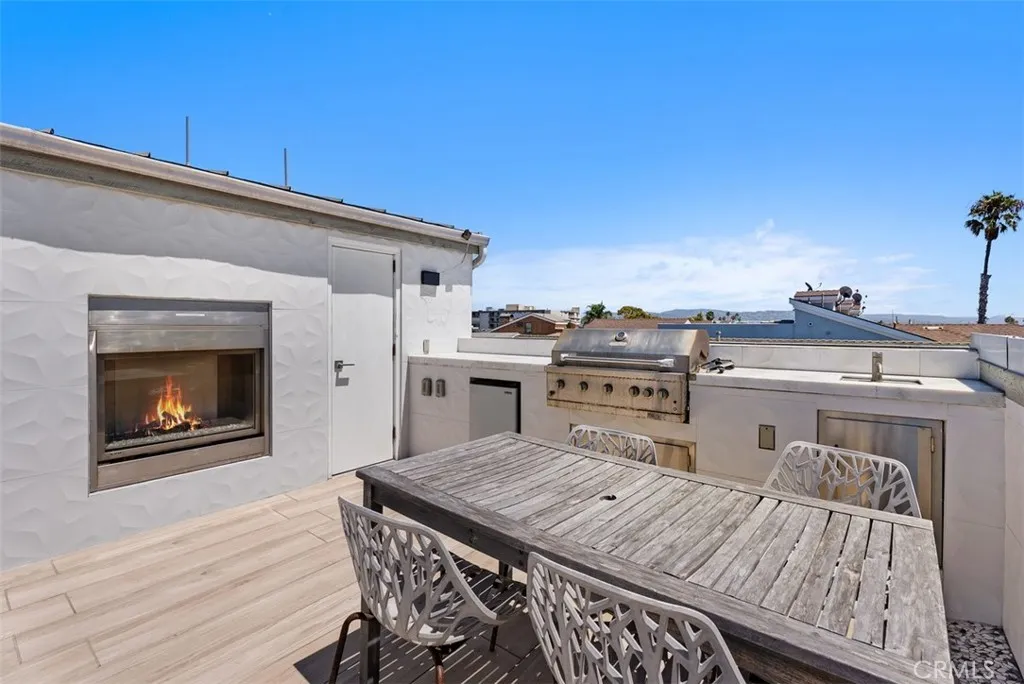 200 E Balboa Boulevard