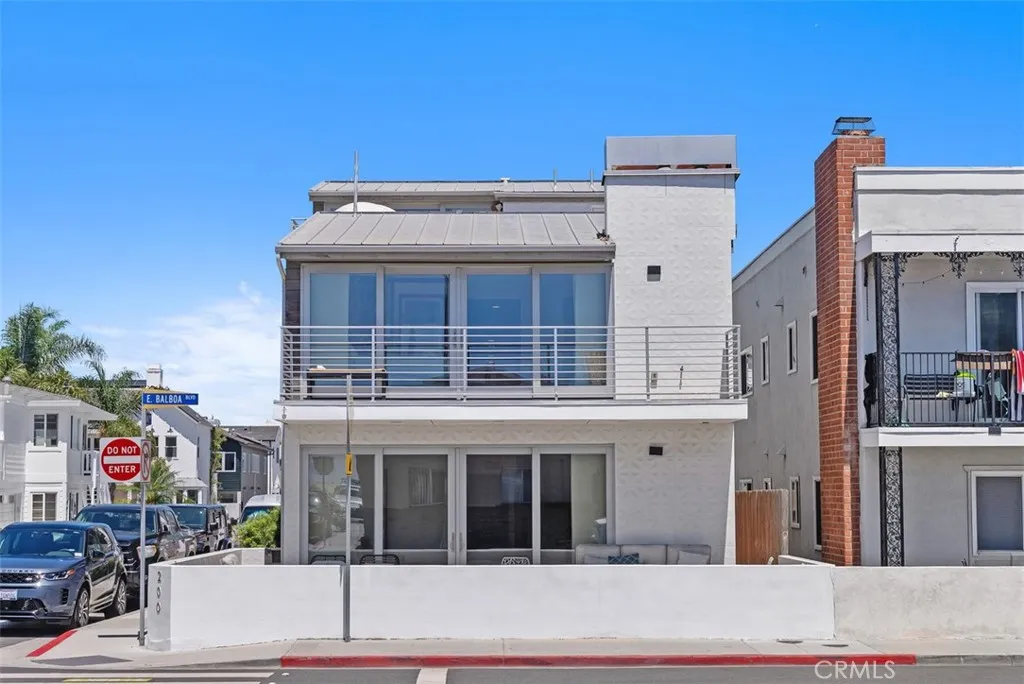 200 E Balboa Boulevard