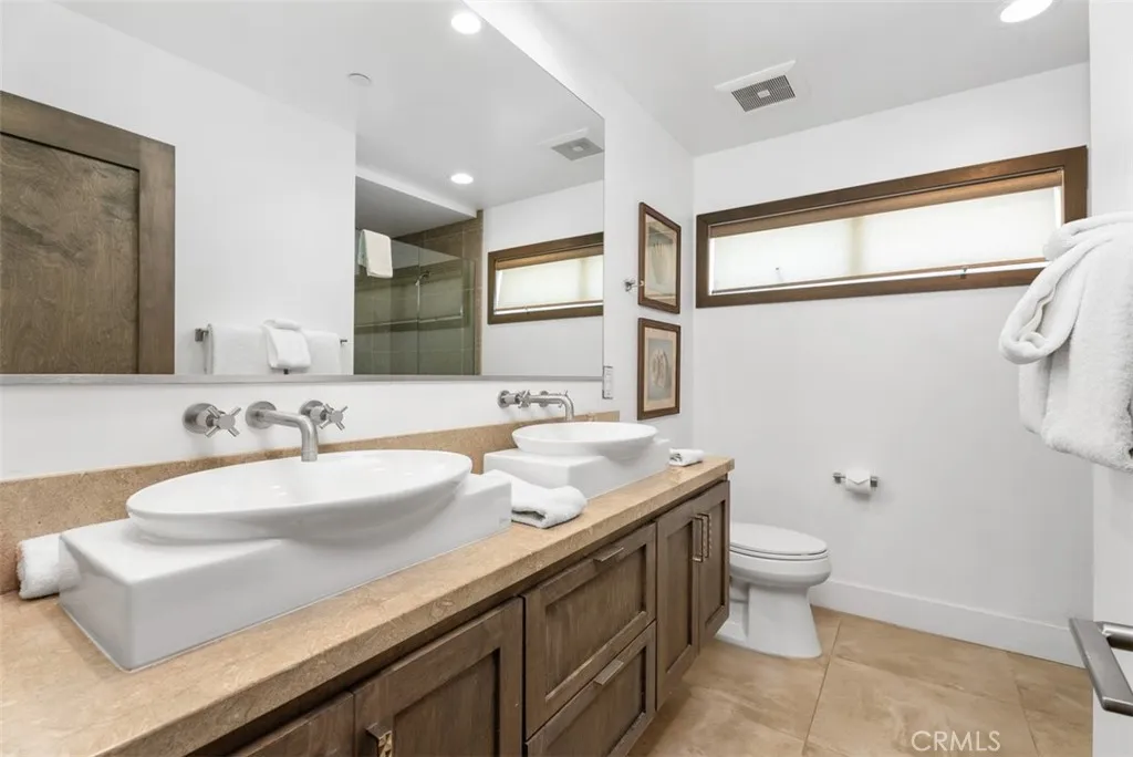 200 E Balboa Boulevard