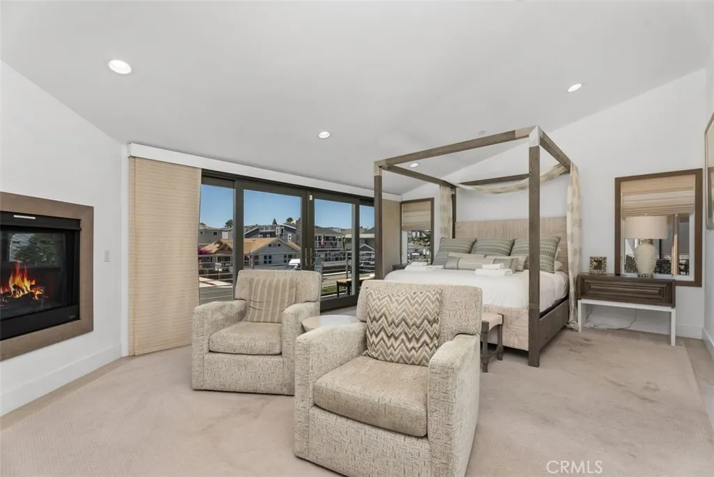 200 E Balboa Boulevard