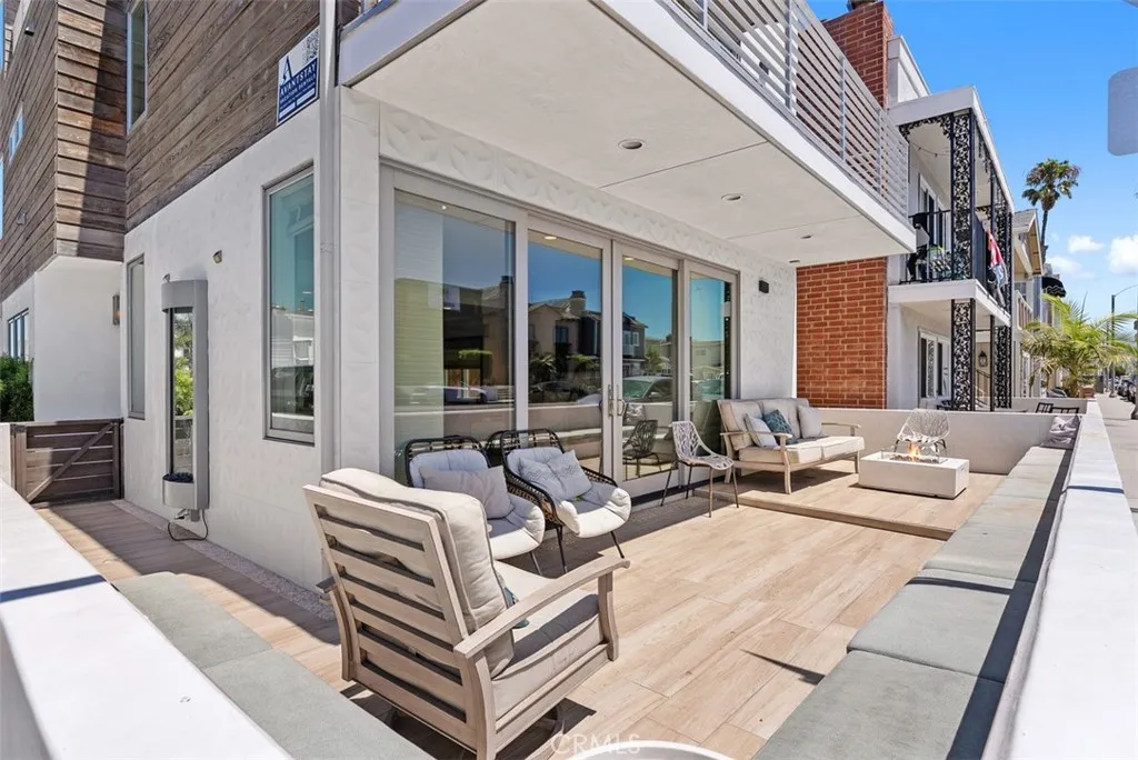 200 E Balboa Boulevard