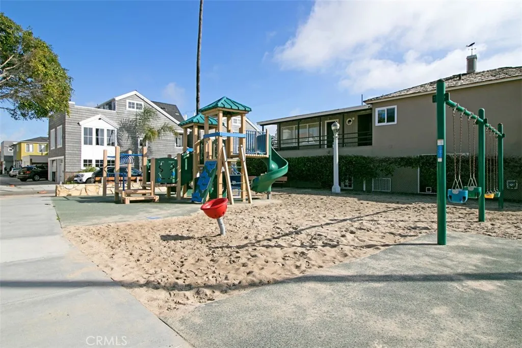 200 E Balboa Boulevard