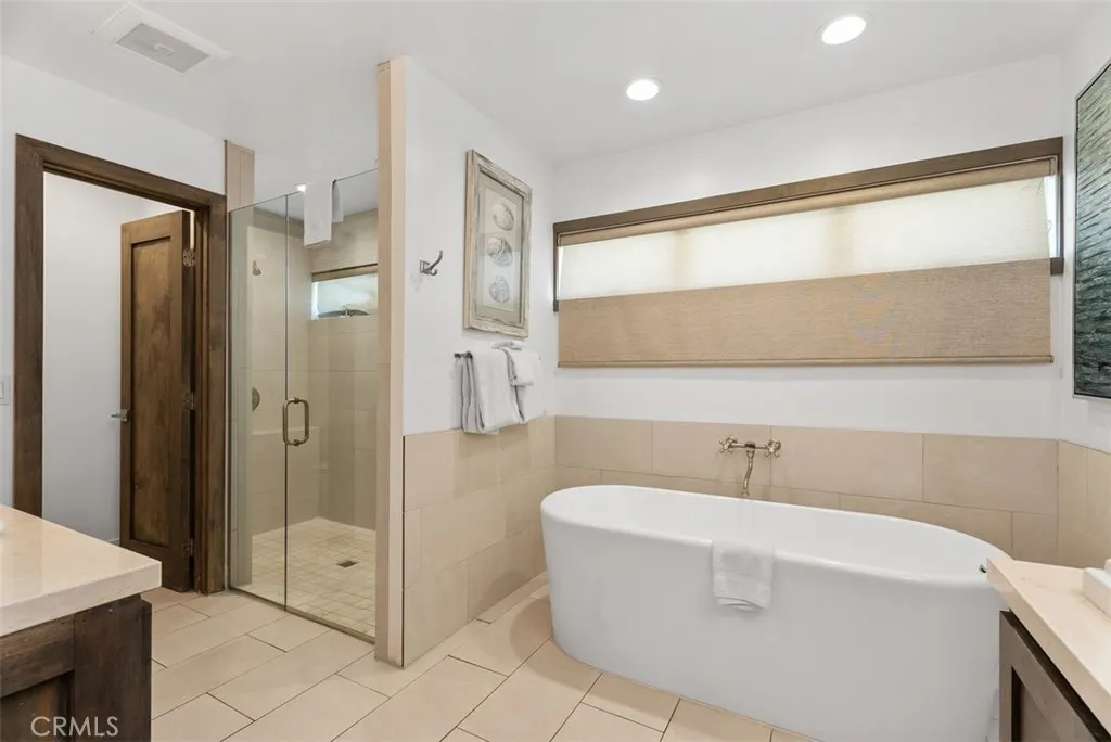 200 E Balboa Boulevard